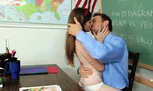 Студентка в трусиках усадилась на учителя и с ним целуется гиф