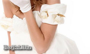 Красотка невеста сдвинула трусы в сторону показали писю фото