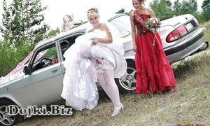 Невеста засветила белые трусики фото