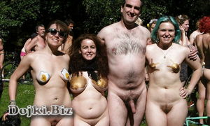 Парочка зрелых натуралов с голыми подружками фото