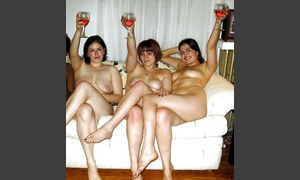 Жена с подругами дома устроили голую вечеринку фото