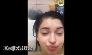 Интимный чат с азербайджанкой в ванной видео