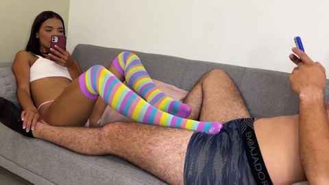 Отёб сексуальной подруги на диванчике видео