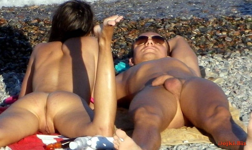 Без одежды на пляже с женой
