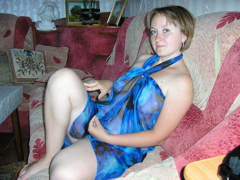 Простая русская жена любит позировать и радовать мужа сексом 3