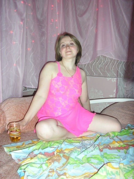 Простая русская жена любит позировать и радовать мужа сексом 40