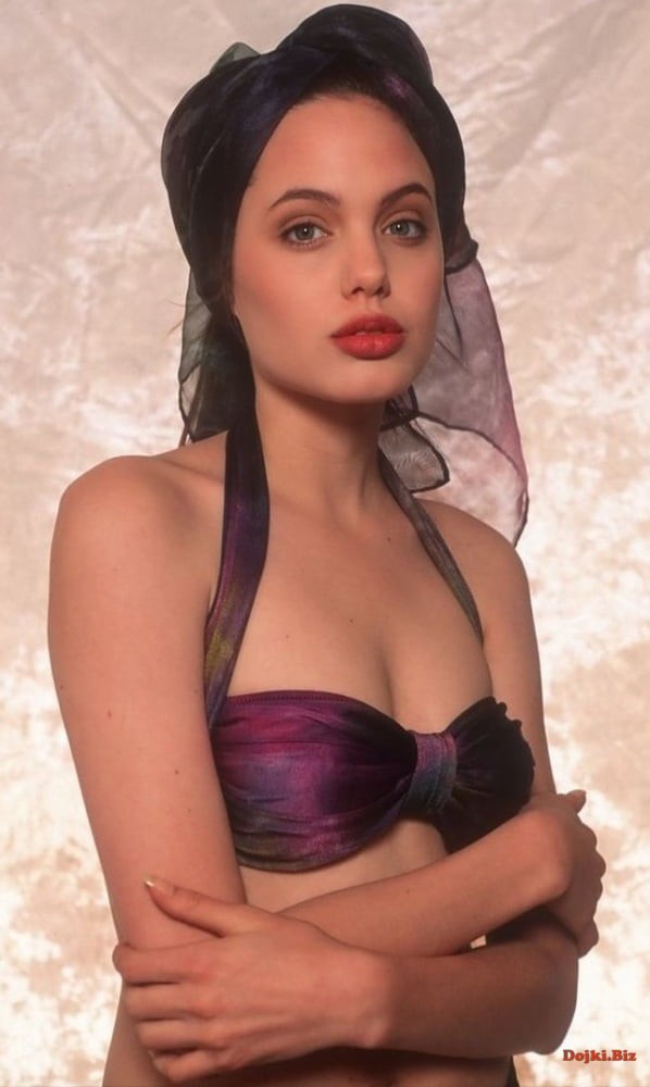 Angelina Jolie 31