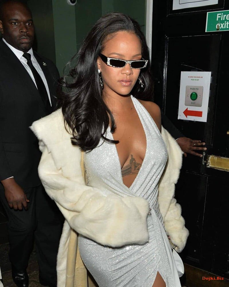 Rihanna 22