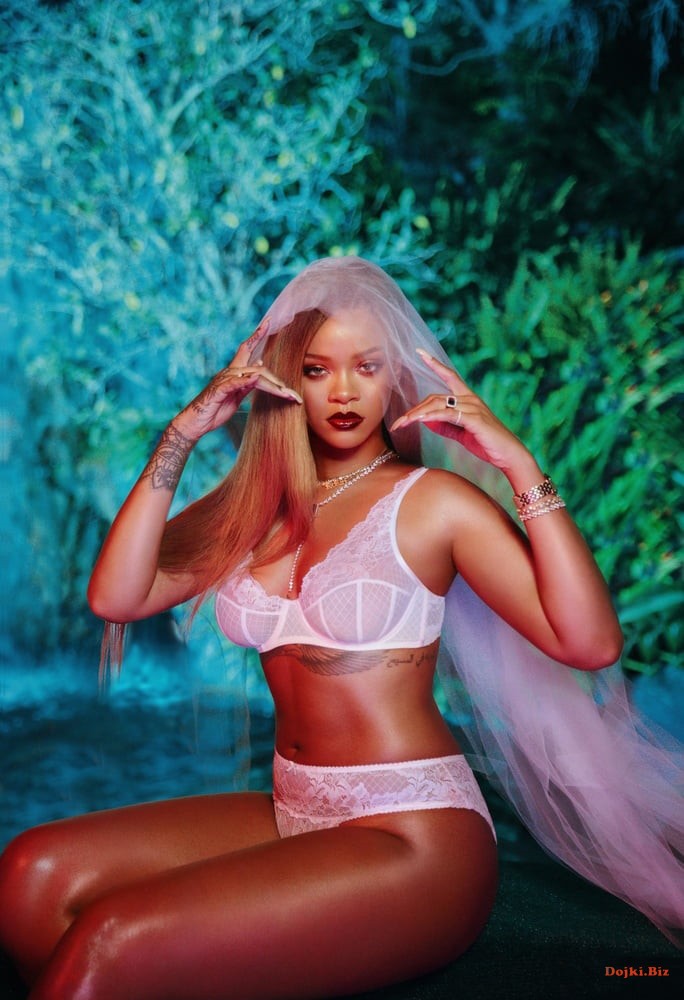 Rihanna 33