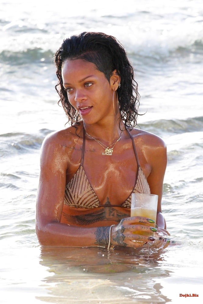 Rihanna 42