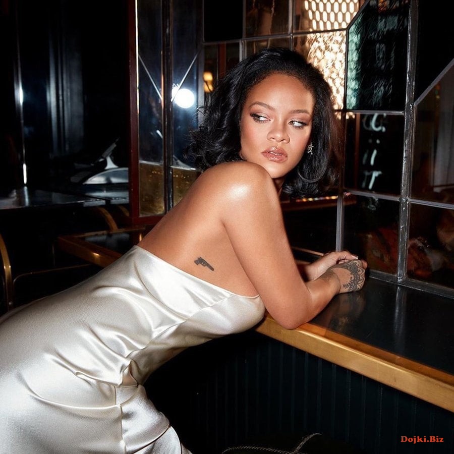 Rihanna 44