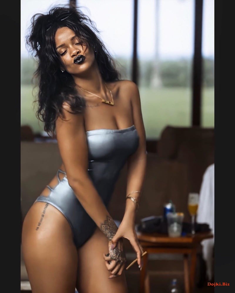 Rihanna 64